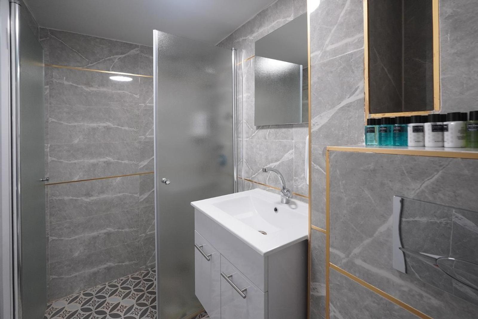 Tower - מגדל Hotel 3*
